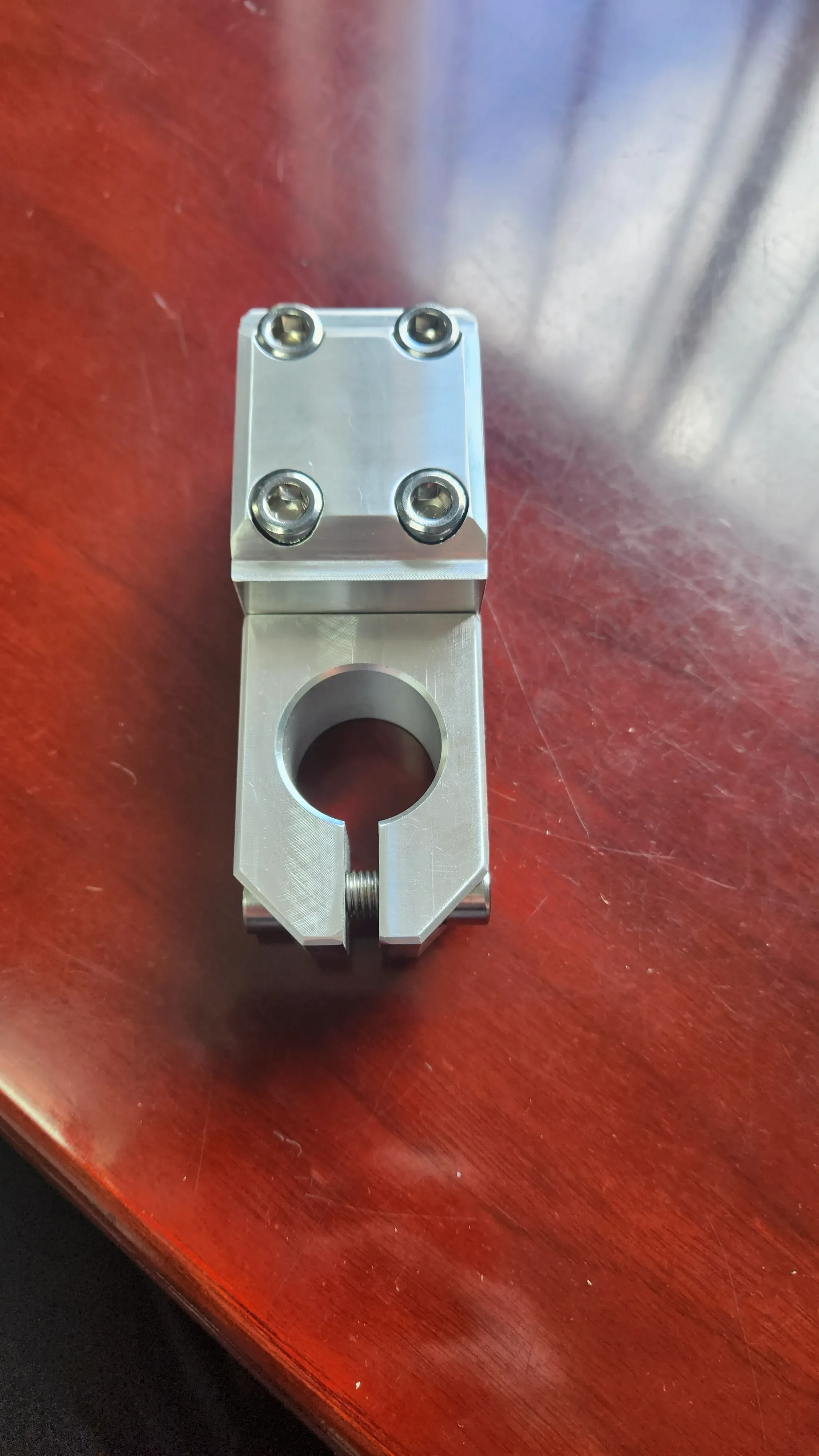 Aluminium split clamp block with counterbored fixings